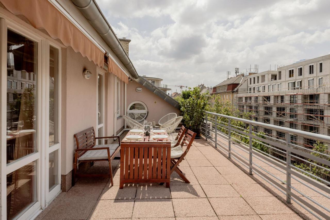 Bright And Spacious Penthouse W/ Terrace & Parking 布达佩斯 外观 照片